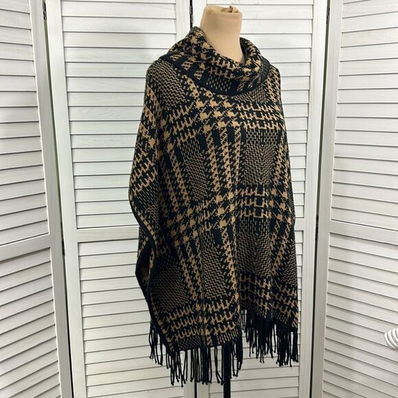 Chico's Poncho Size Medium S/M Plaid Knit Fringe NWOT - Picture 6 of 13